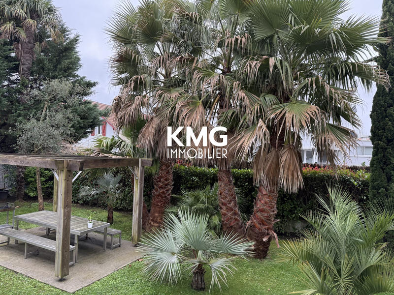 Maison traditionnelle - 210 m² - 9 pièces