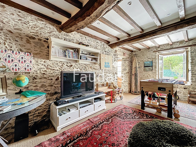 Maison - 277 m² - 8 pièces