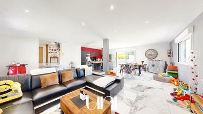 Maison - 206 m² - 6 pièces