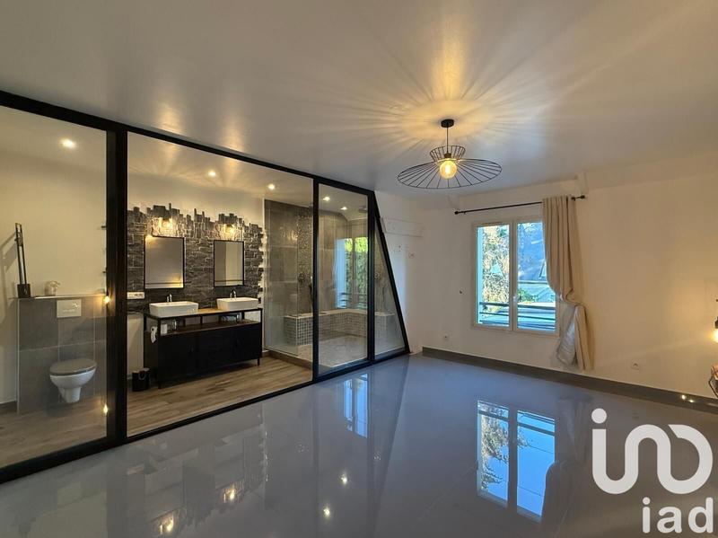 Maison - 307 m² - 14 pièces