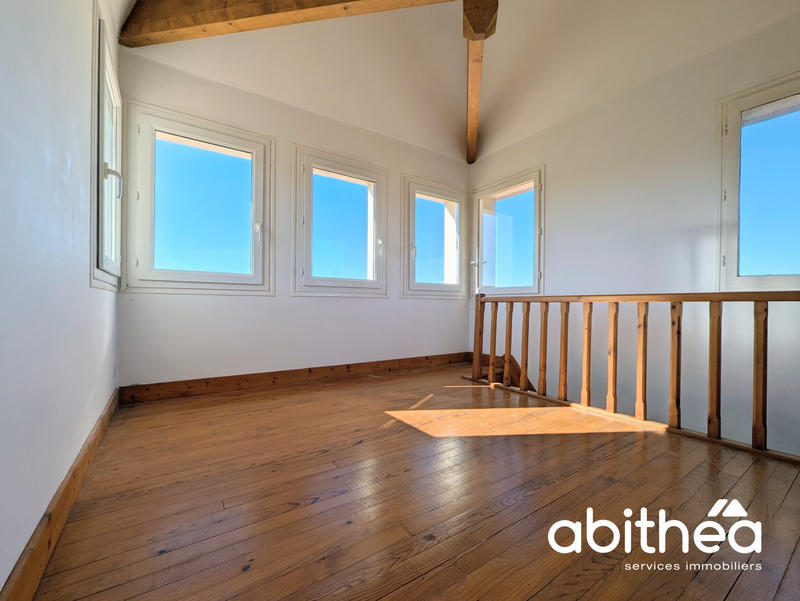 Maison - 180 m² - 8 pièces