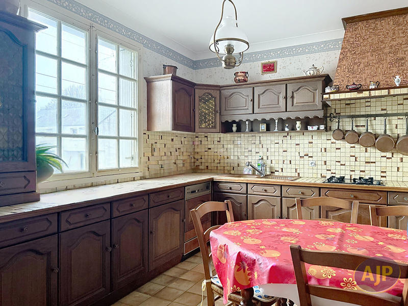 Maison - 155 m² - 9 pièces