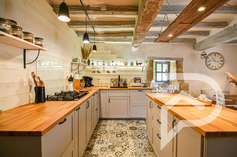 Maison - 140 m² - 5 pièces