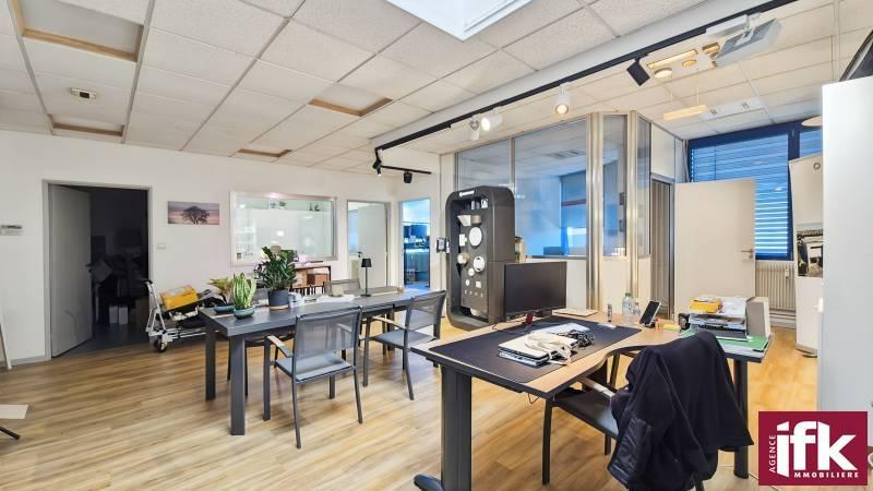 Local commercial - 87 m² - 4 pièces