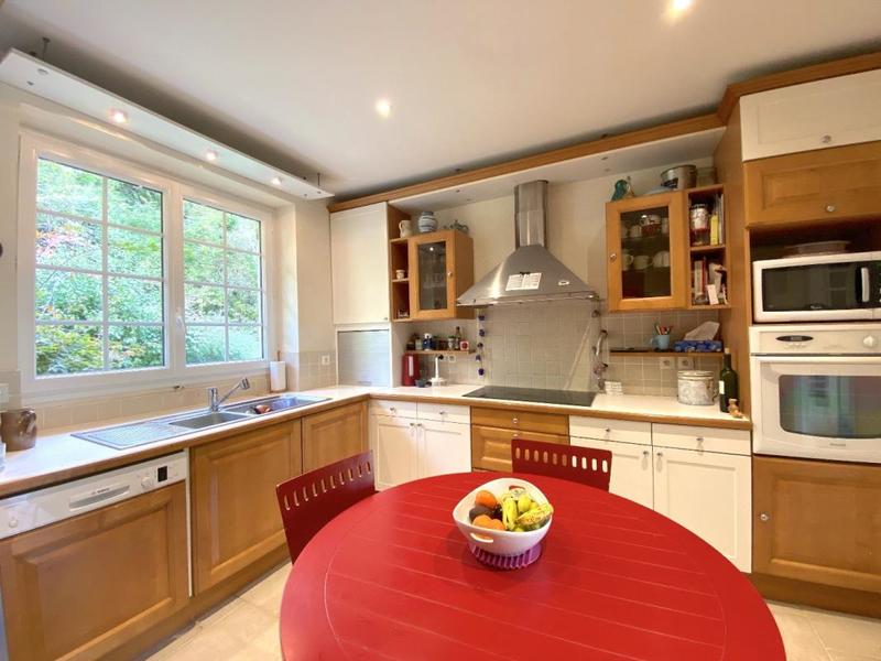 Maison - 230 m² - 7 pièces