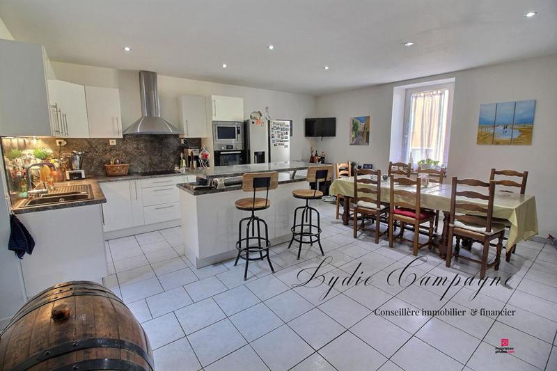 Propriété - 156 m² - 6 pièces