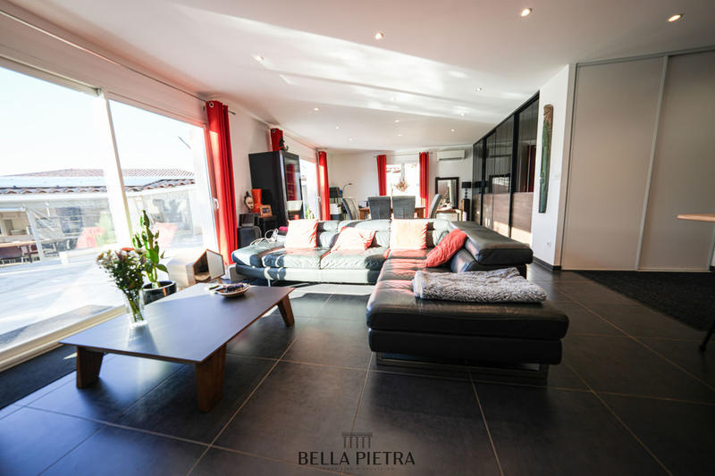 Maison - 203 m² - 7 pièces