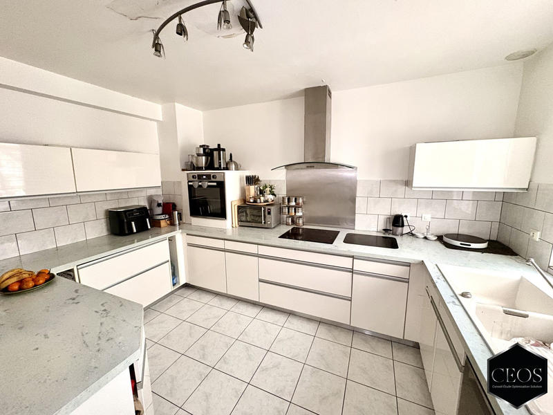 Maison - 210 m² - 8 pièces