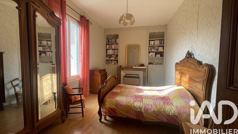 Maison - 228 m² - 8 pièces