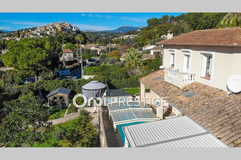 Villa - 201 m² - 9 pièces