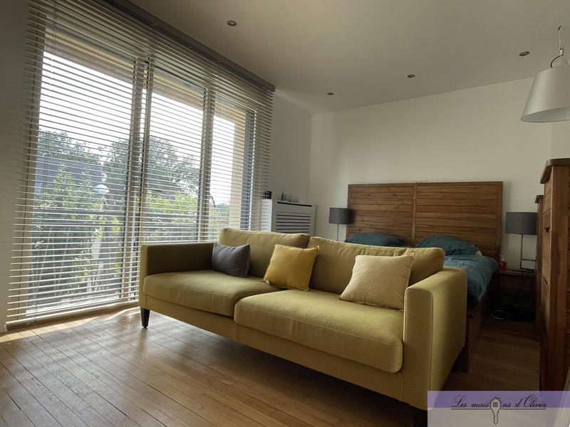 Maison - 230 m² - 9 pièces