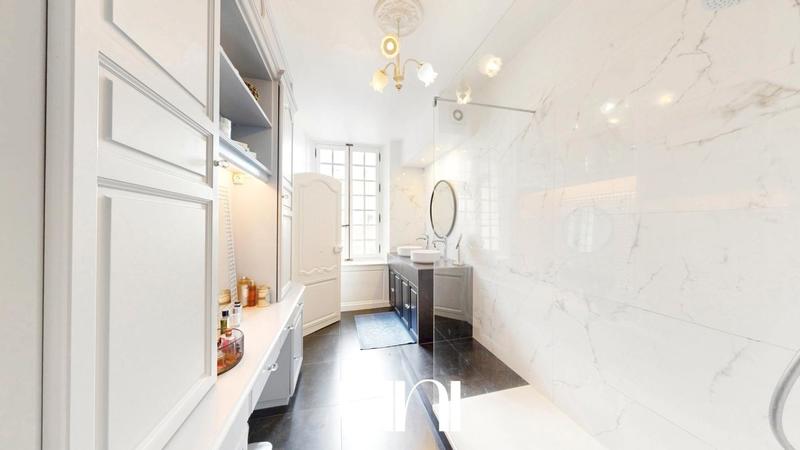 Maison - 300 m² - 9 pièces