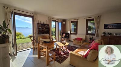 Maison - 180 m² - 9 pièces