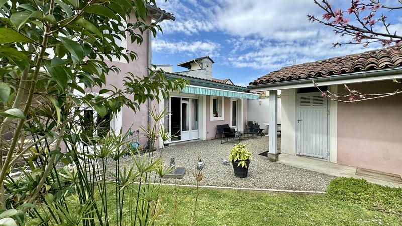 Appartement bourgeois - 184 m² - 4 pièces