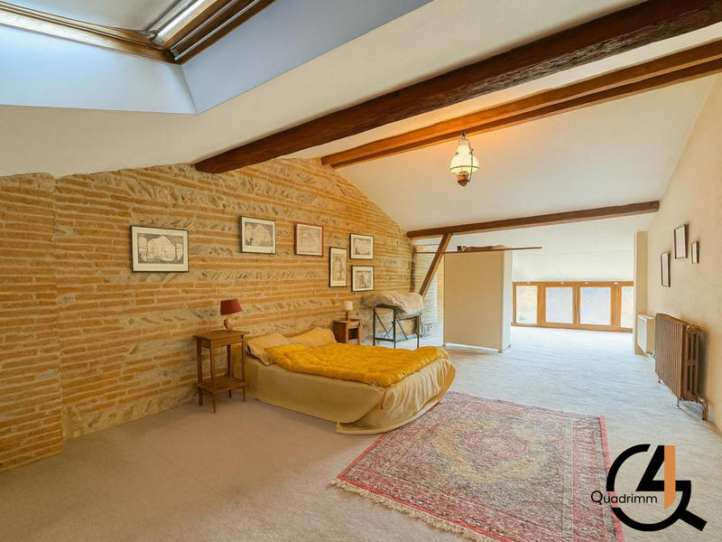 Maison - 280 m² - 6 pièces