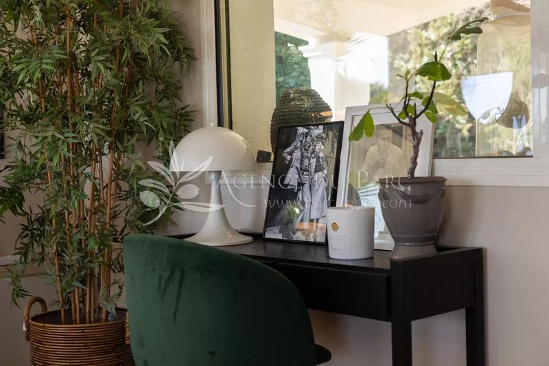 Maison - 250 m² - 6 pièces