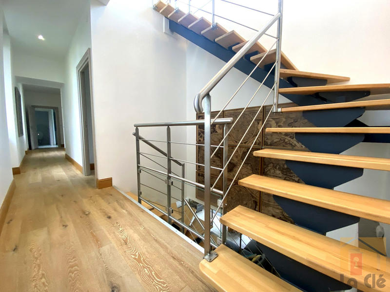 Maison - 450 m² - 11 pièces