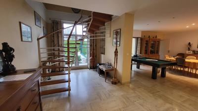 Maison - 229 m² - 8 pièces