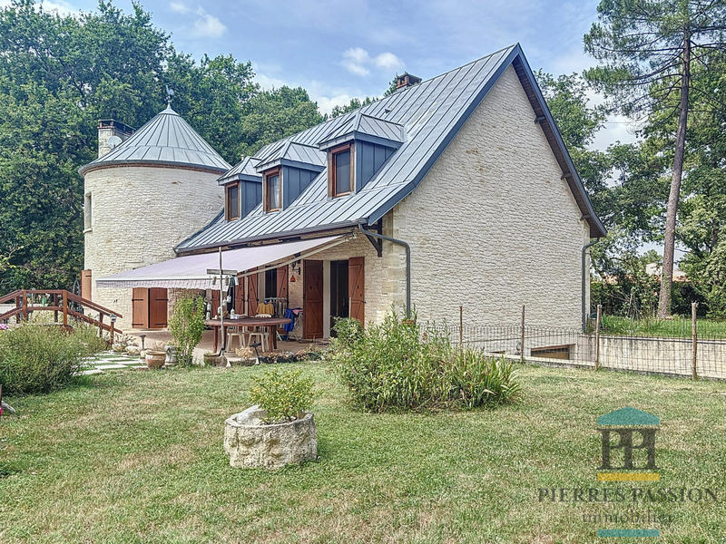 Maison - 221 m² - 7 pièces