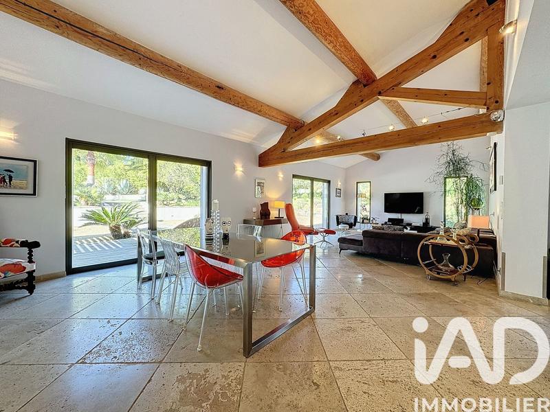 Maison - 181 m² - 5 pièces