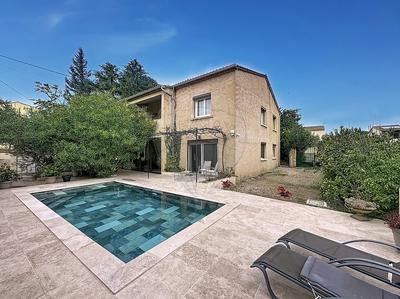 Maison - 204 m² - 8 pièces