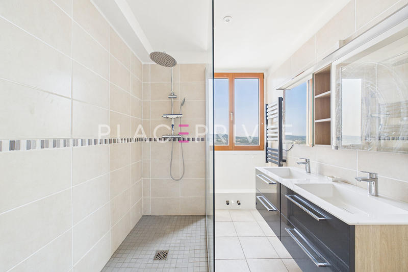 Appartement - 99 m² - 4 pièces