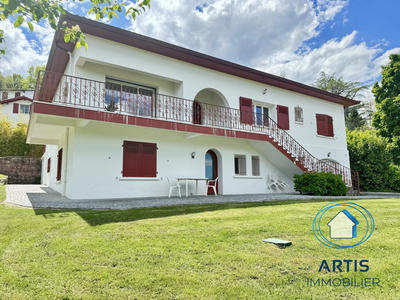 Maison - 230 m² - 6 pièces