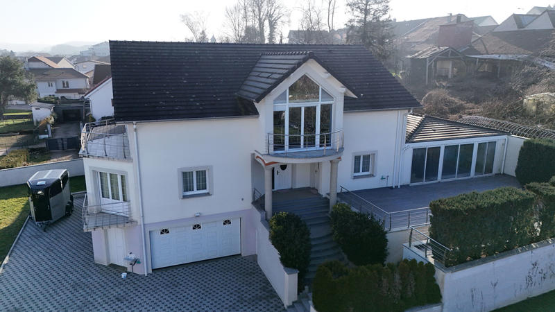 Maison - 383 m² - 8 pièces