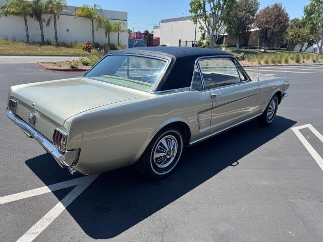 Ford Mustang Coupe Seafoam Green Toit Vinyle 1966