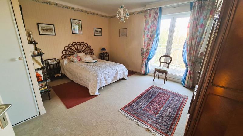 Maison - 220 m² - 7 pièces