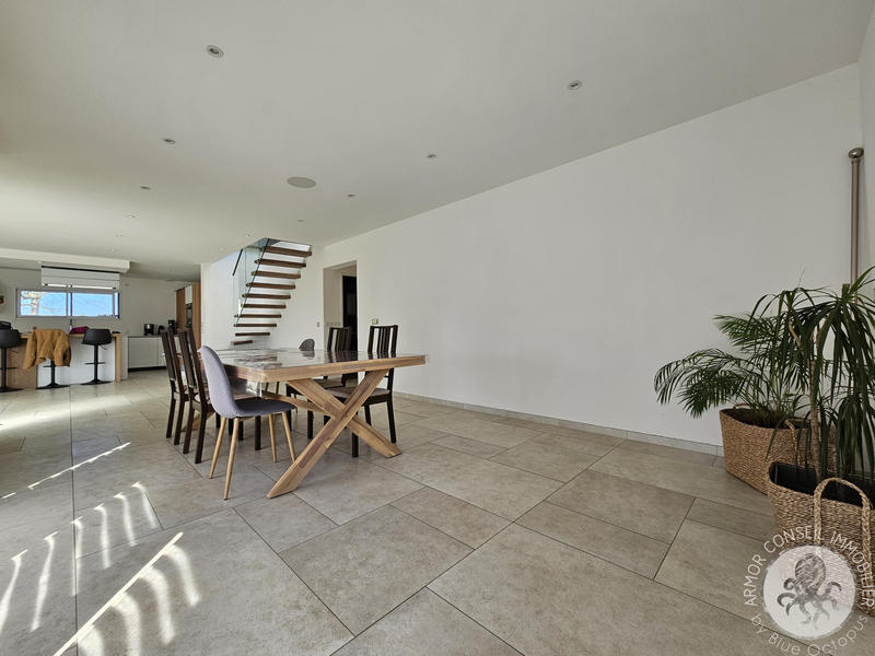 Maison - 203 m² - 6 pièces