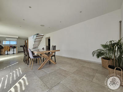 Maison - 203 m² - 6 pièces