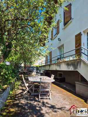 Maison - 196 m² - 9 pièces