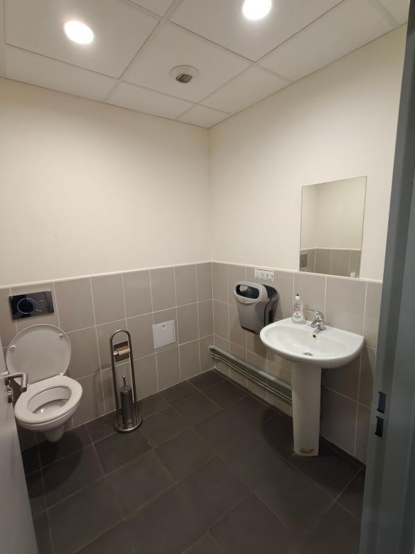 Local commercial - 679 m²