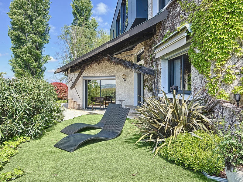 Maison - 365 m² - 9 pièces