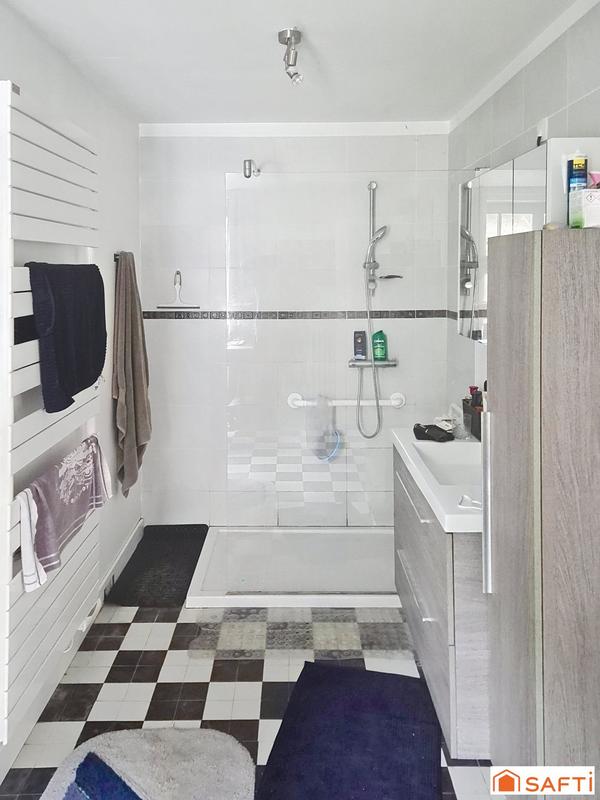 Maison - 220 m² - 7 pièces