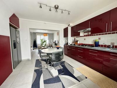 Maison - 93 m² - 5 pièces