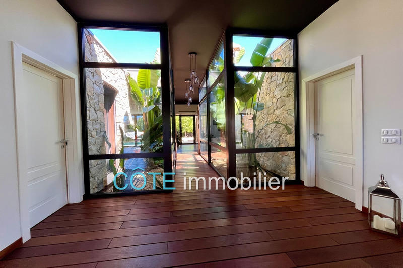 Demeure - 257 m² - 5 pièces