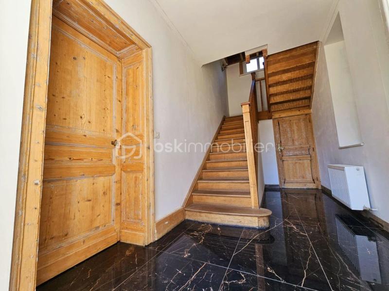 Maison - 240 m² - 8 pièces