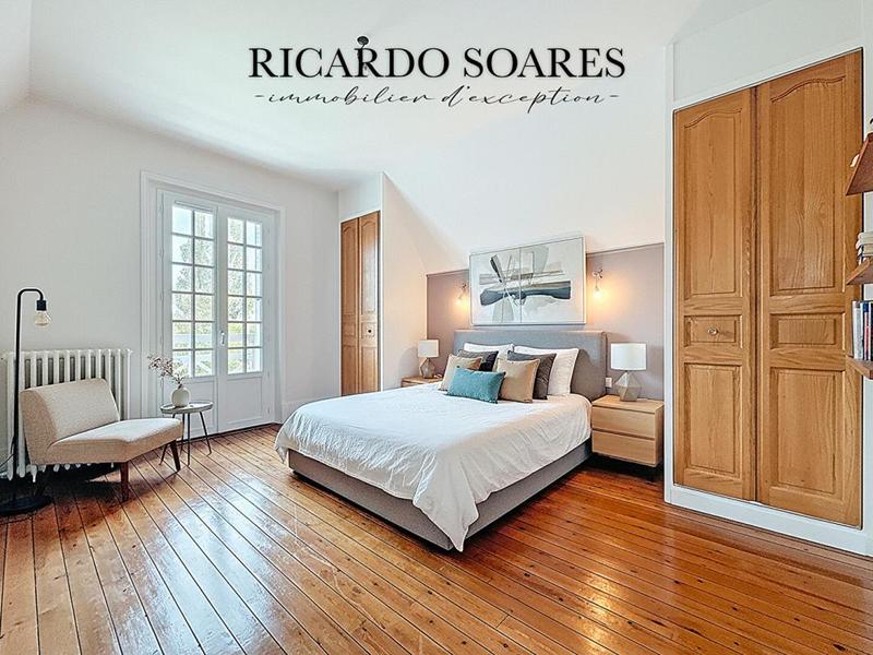 Demeure - 219 m² - 10 pièces