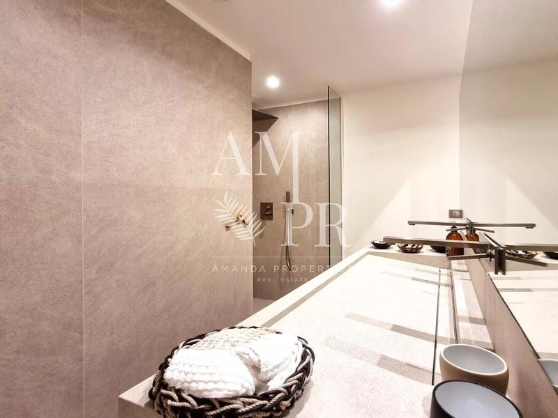 Maison - 370 m² - 8 pièces