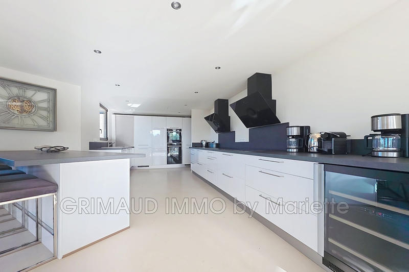 Villa - 306 m² - 7 pièces