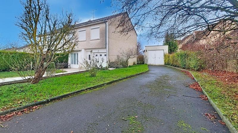 Maison - 93 m² - 5 pièces