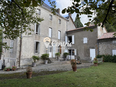 Maison - 275 m² - 13 pièces