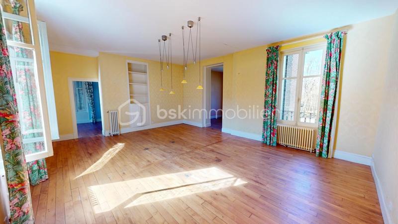 Demeure - 197 m² - 10 pièces