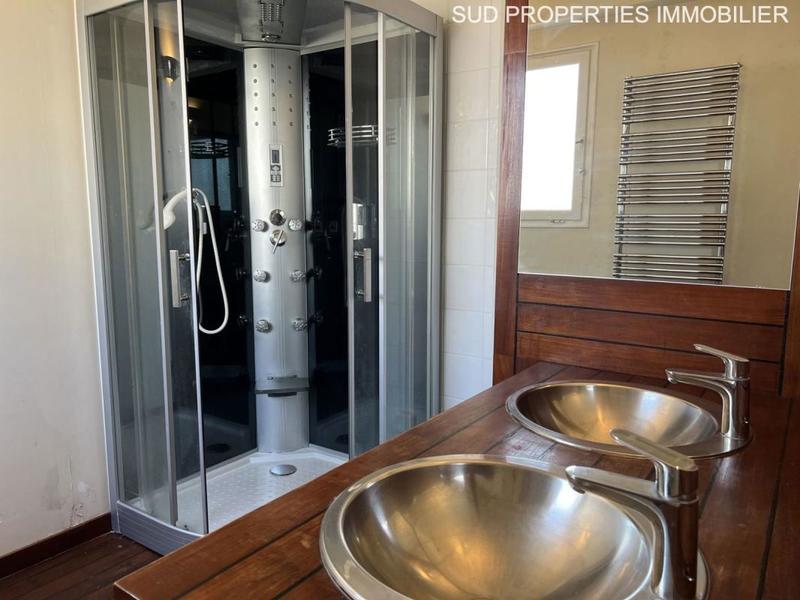 Villa - 247 m² - 7 pièces