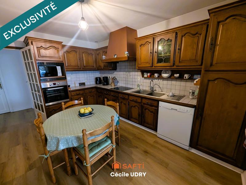 Maison - 234 m² - 11 pièces