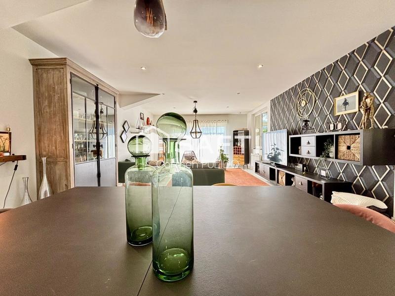 Maison - 260 m² - 7 pièces