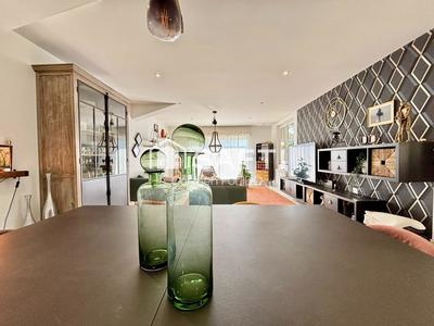 Maison - 260 m² - 7 pièces