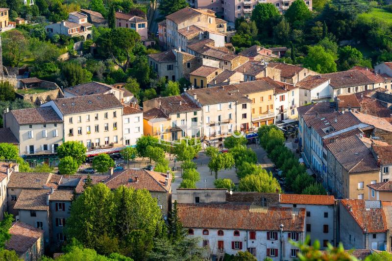 Maison - 285 m² - 11 pièces